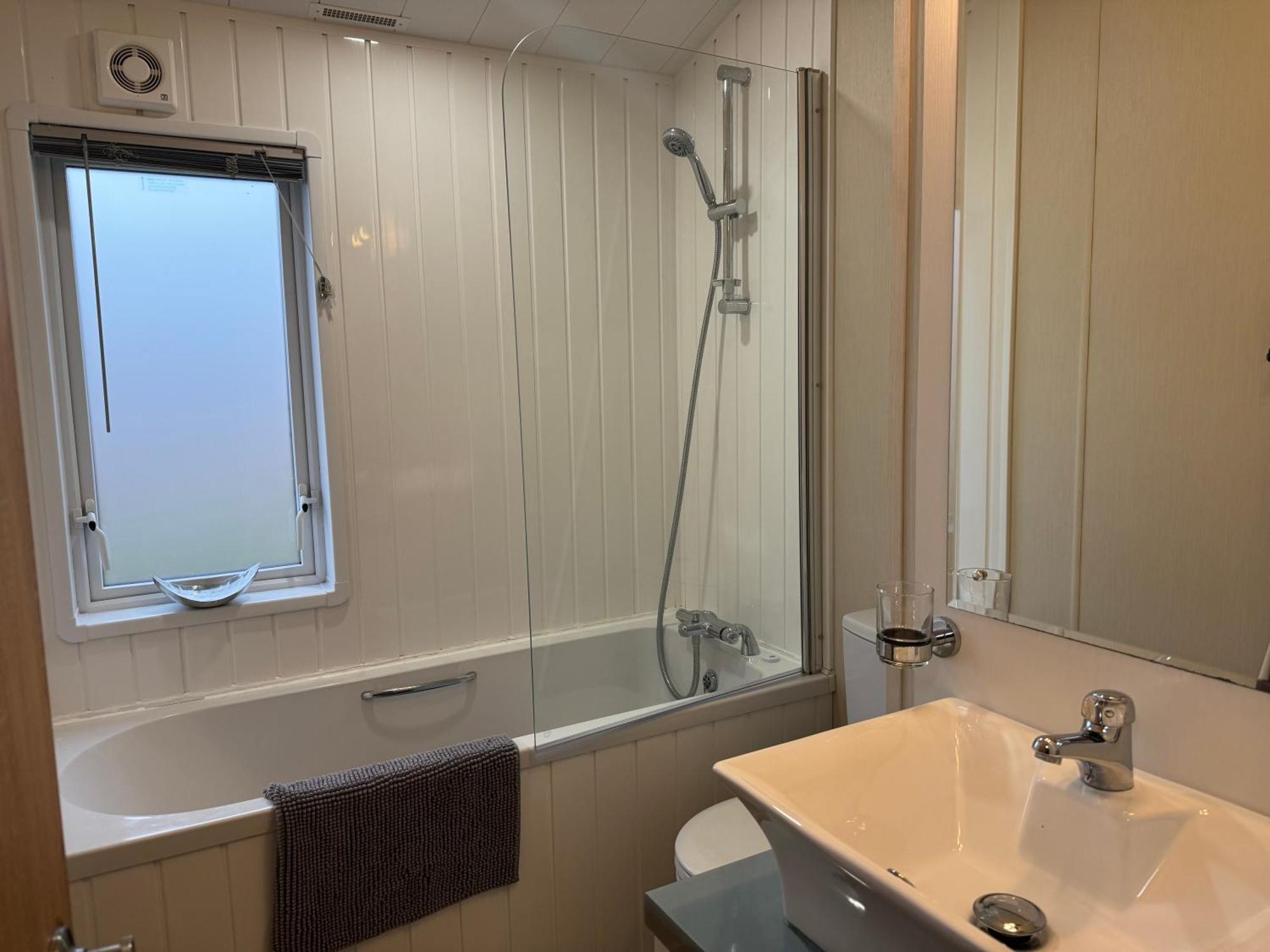 Fable Lodge Tattershall Lakes - Luxury Lakeside Lodge With Hot Tub Exterior foto